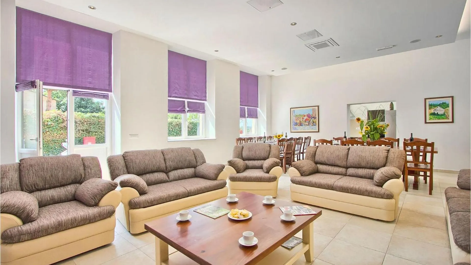 Basici Villa Old School House בית נופש