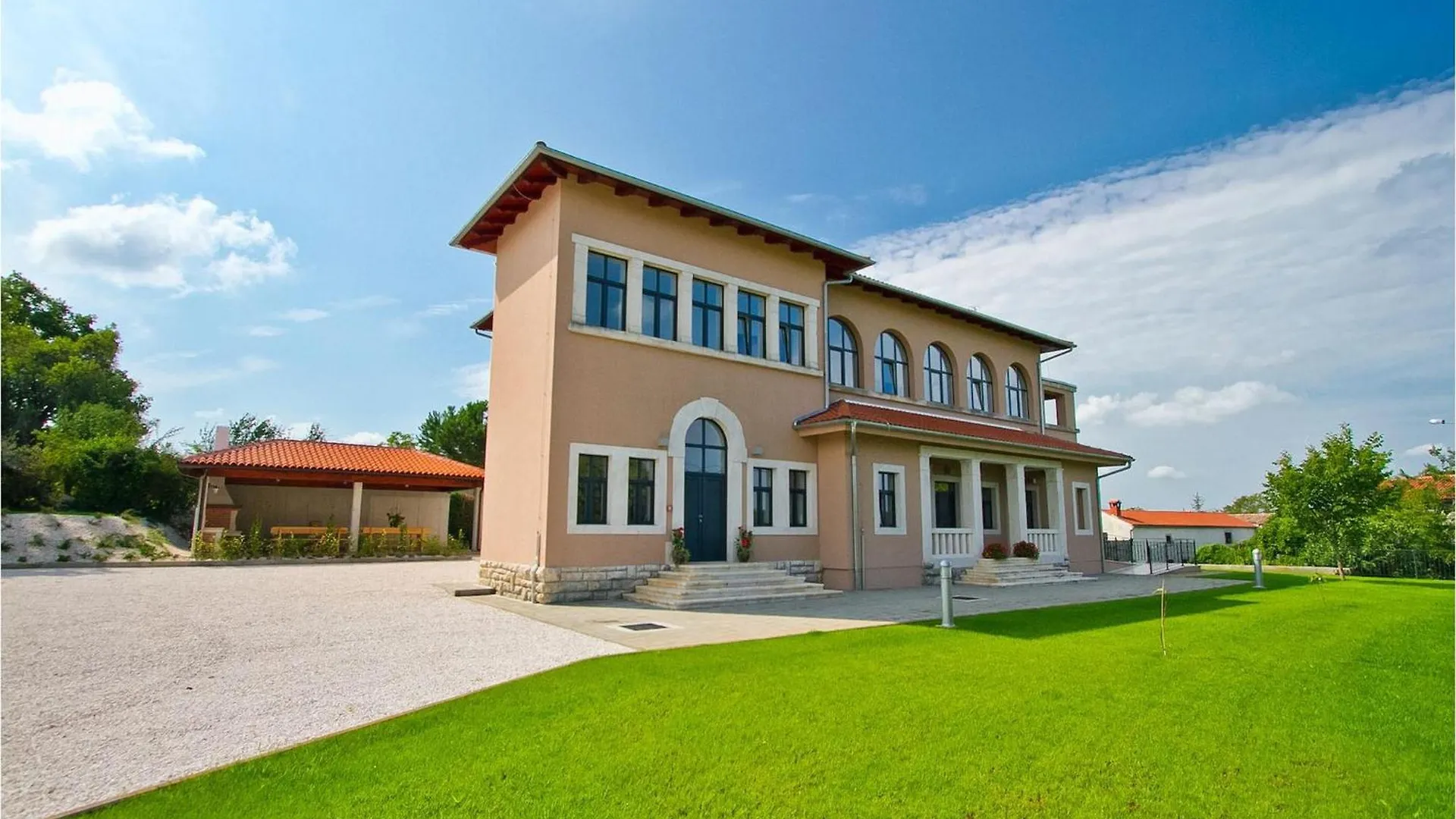 Basici Villa Old School House